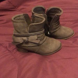 Size 7 little girl ankle boots
